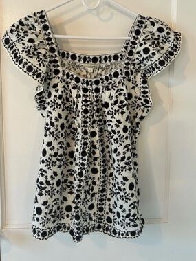 Max Studio Square Neck Peasant Top, embroidered trim, flutter sleeves size L